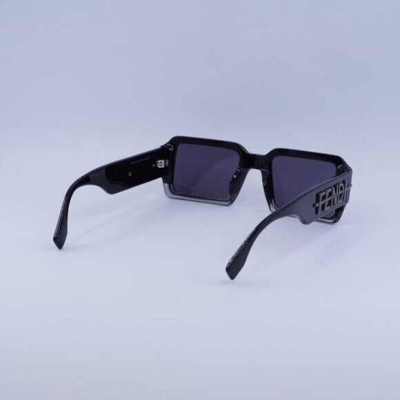 Fendi FE40073U 05A Sunglasses Black Rectangle Frame, Grey Lenses main image 5